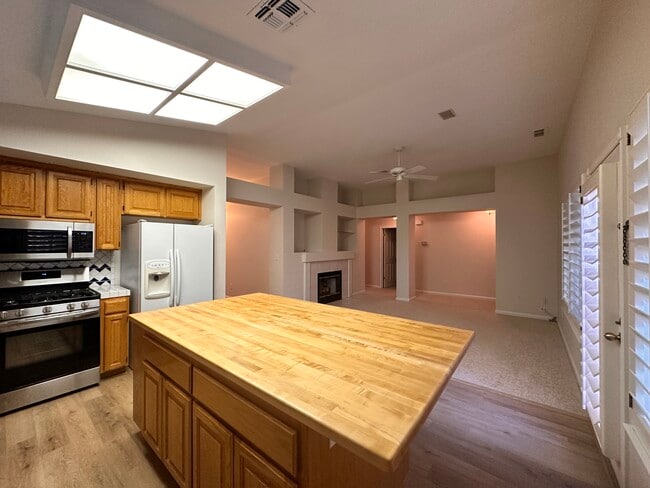 Building Photo - 4976 Mesa Ridge Dr