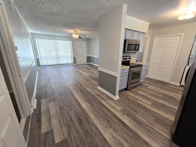 Building Photo - 3/2 with Fenced Yard; In-town and Near an AppalCART