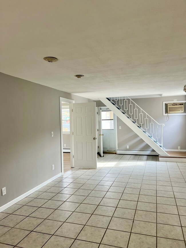 Building Photo - 121 N State St