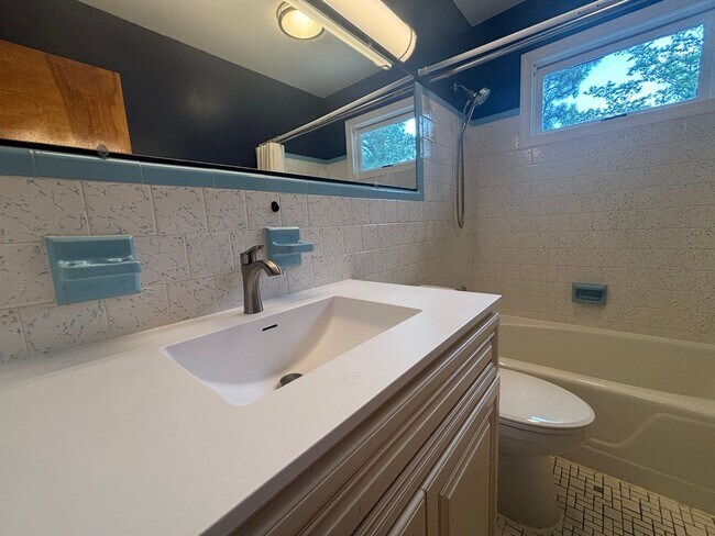 Building Photo - 4bd/2.5ba Home in Hampton