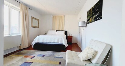 Building Photo - 225 Eighth Avenue