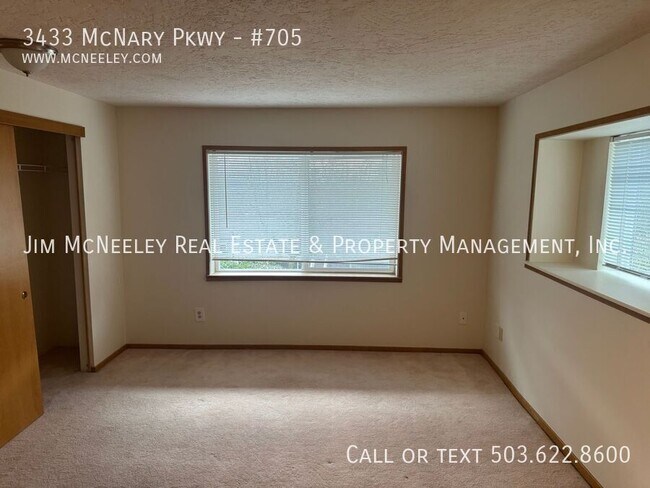 Building Photo - 3433 McNary Pkwy