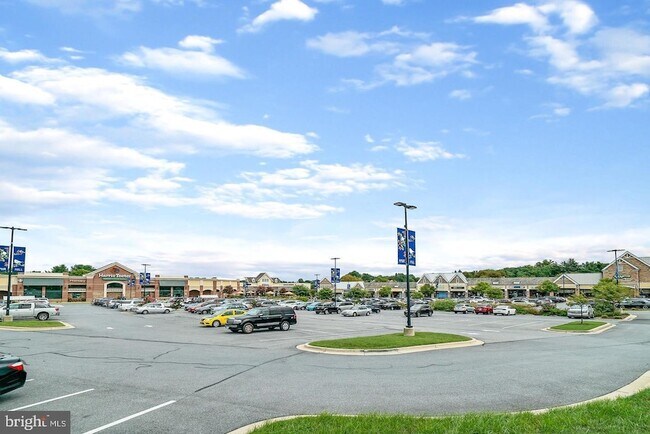 Building Photo - 18005 Sunset Lake Ct