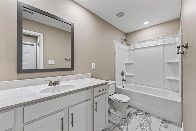 Building Photo - Pet Friendly Three Bedroom!