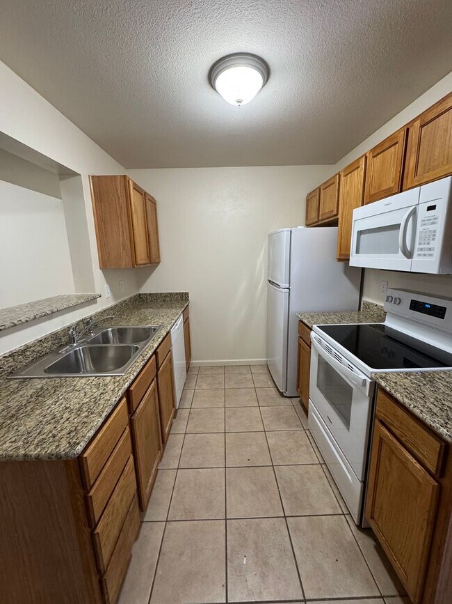 Building Photo - 1412-1414 Greensboro Dr.