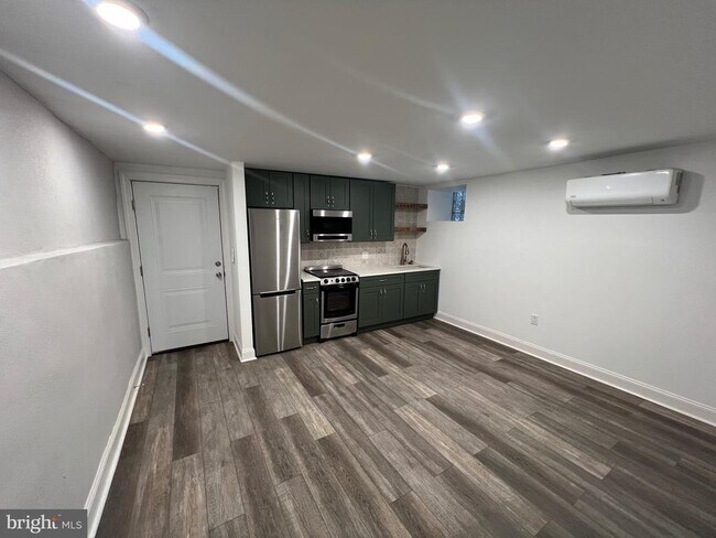 Building Photo - 3228 W Diamond St