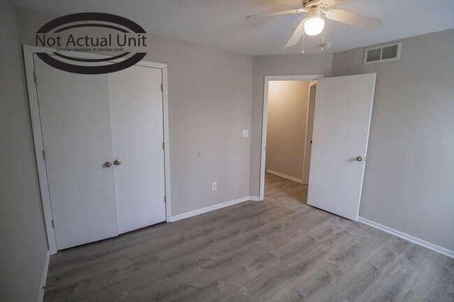 Building Photo - 1604-1606 Citadel Dr.