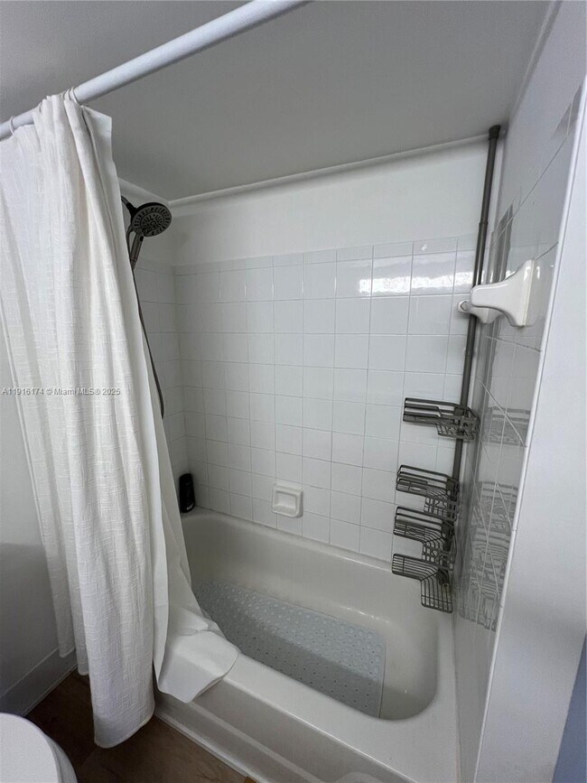 Building Photo - 460 S Park Rd