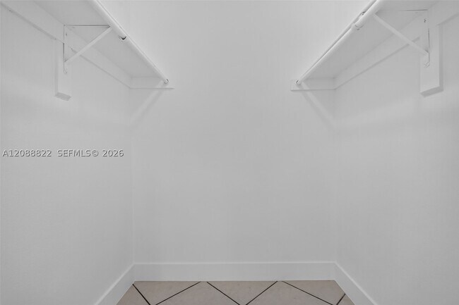 Building Photo - 9360 Fontainebleau Blvd