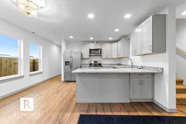 Building Photo - 3 Bed/2.5 Bath Townhome in Medford