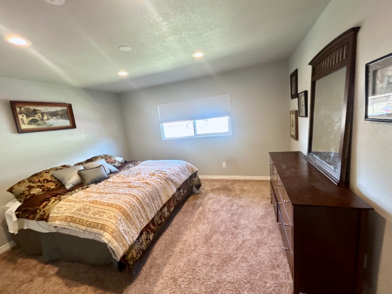 Primary Photo - 3108 Moonbeam Cir S