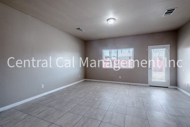 Building Photo - 4 Bedroom, 3 Bath Home in the Desired Southwest - $2595 per month!