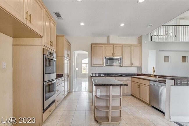 Building Photo - 1842 Bogey Way