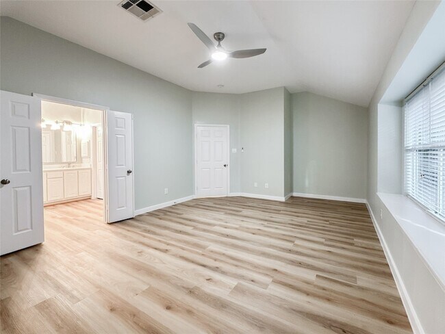 Building Photo - 27 Auburn Path Dr