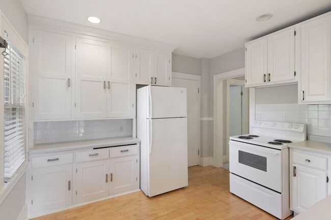 Building Photo - 5004 Oliver Ave S