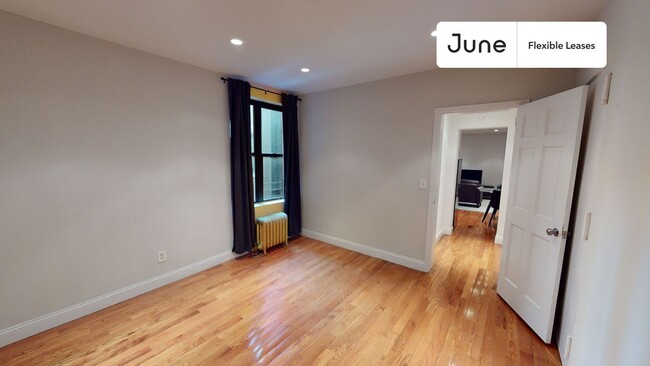 Building Photo - 23 E 109th St
