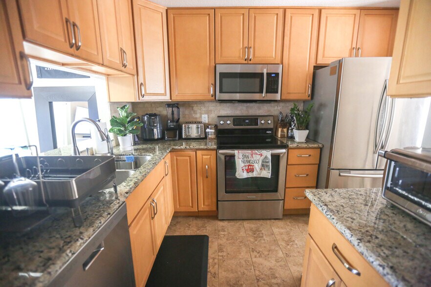 Kitchen - 277 Hidden Creek Ct