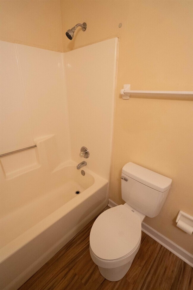 Building Photo - 1500 Twin Lakes Cir