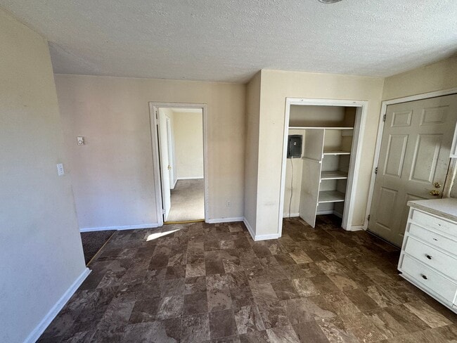 Building Photo - 128 Woodland Ave