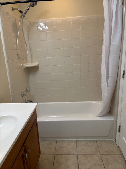 Building Photo - 8684 Bowden St