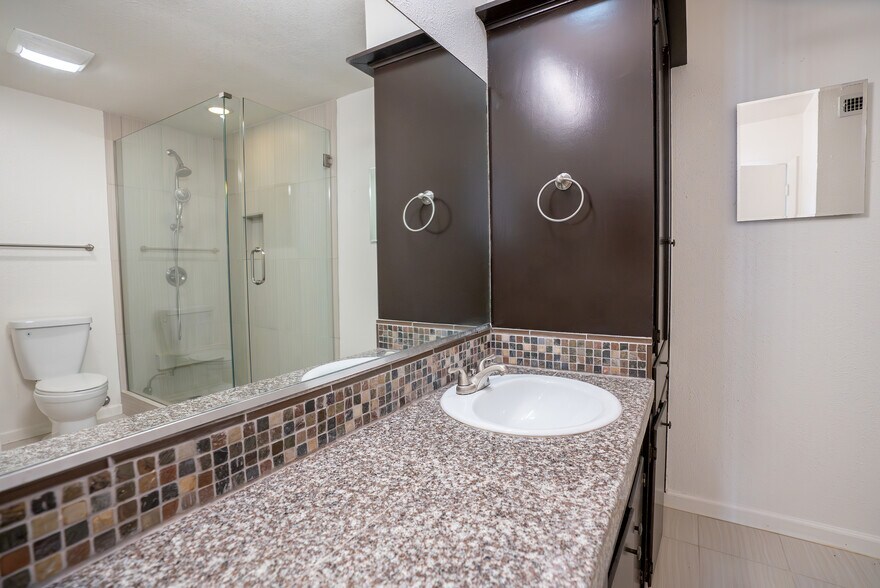 Building Photo - 1463 Redbud Trl