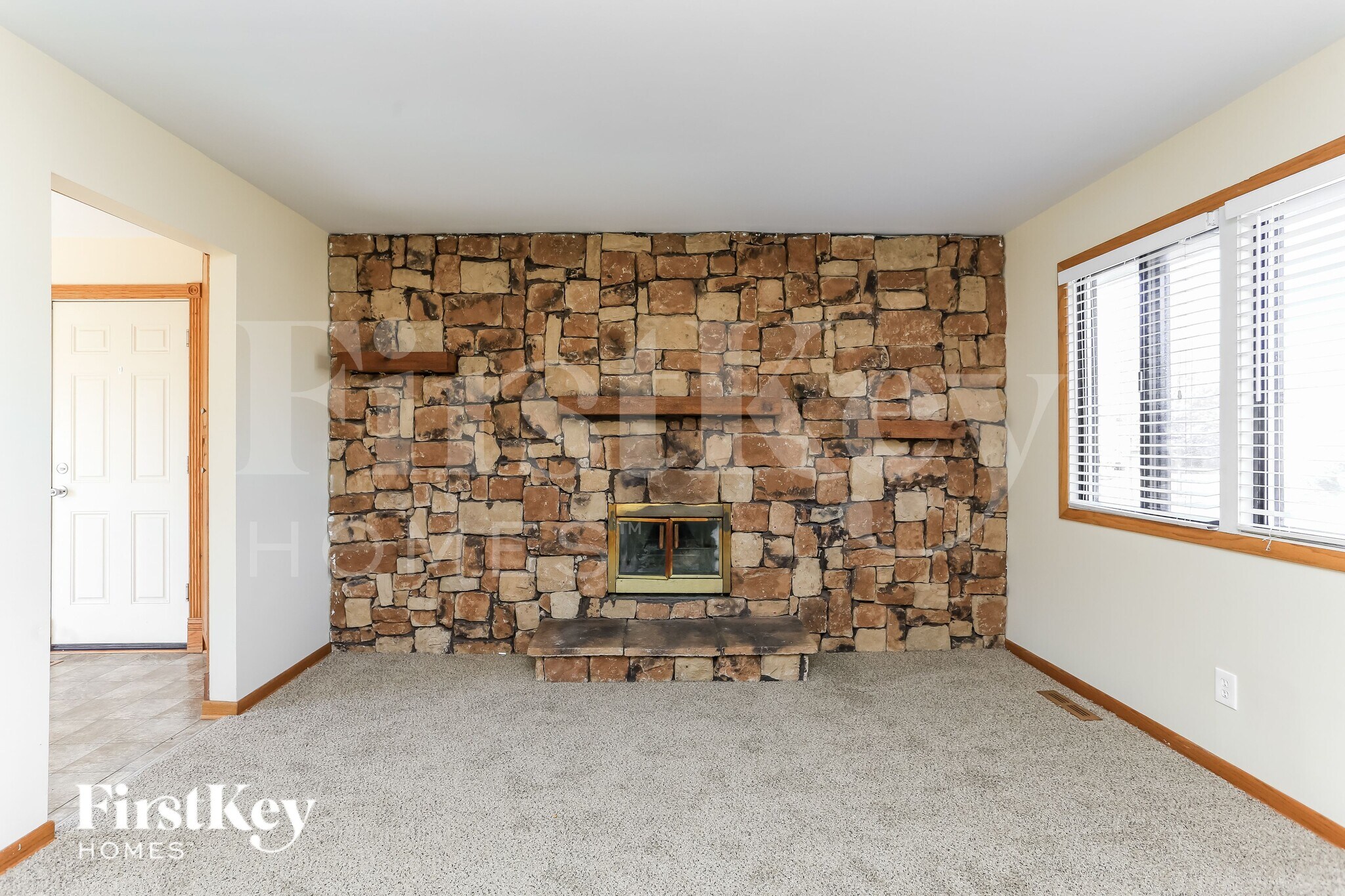 Building Photo - 915 Camelot Dr