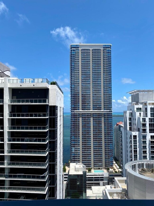 Building Photo - 1000 Brickell Plaza