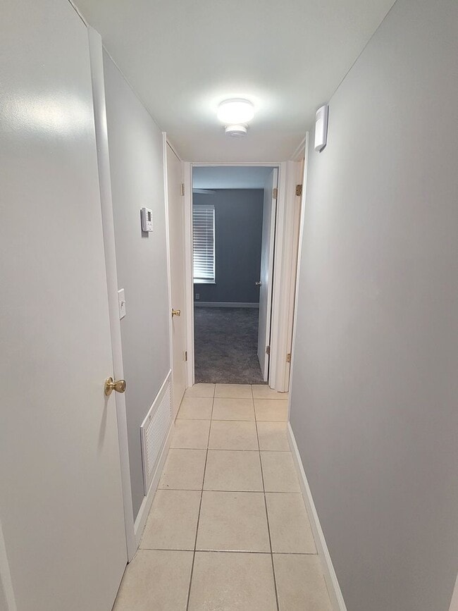 Building Photo - Historic St. Andrews!  Newly Remodeled! 1 bedroom 1 bath condo/1st Floor