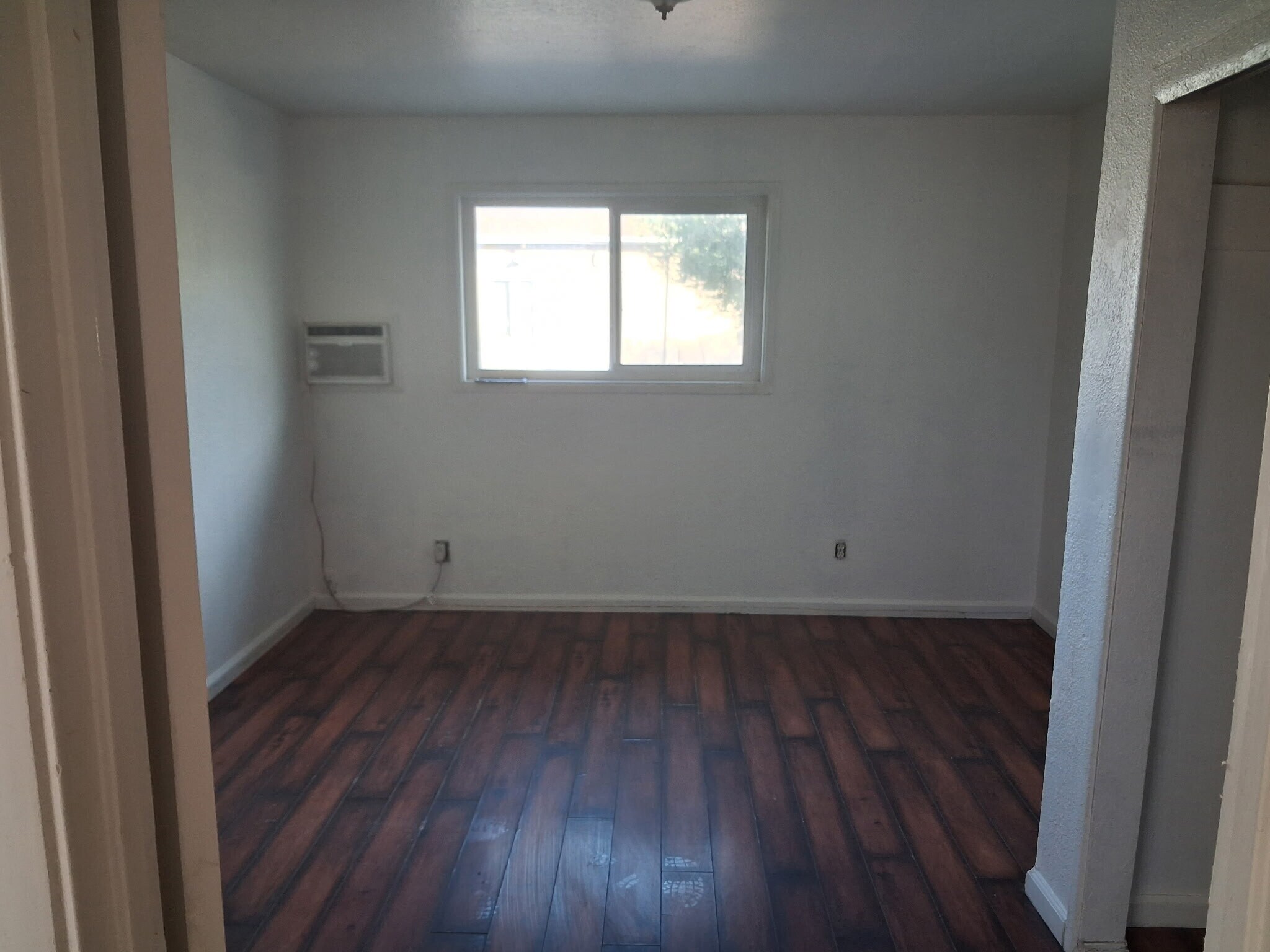 Building Photo - 5722 Lindhurst Ave