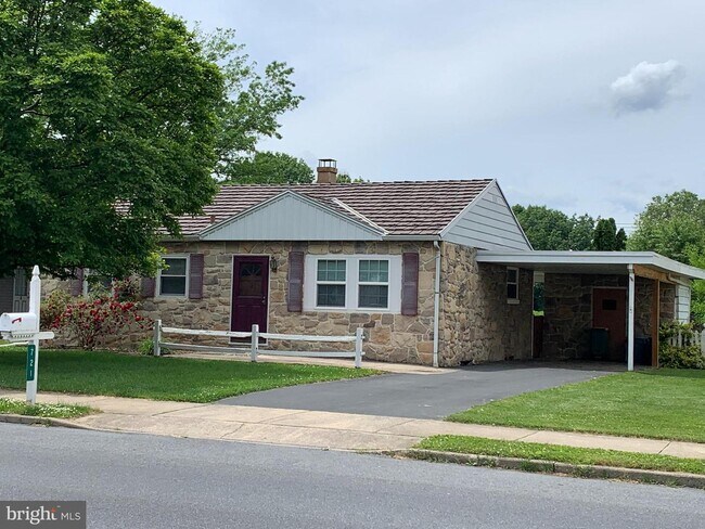 Building Photo - 721 Stouffer Ave