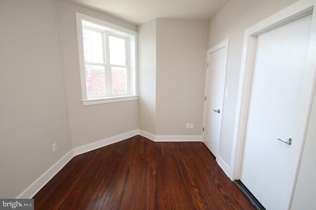 Building Photo - 400 S 45th St