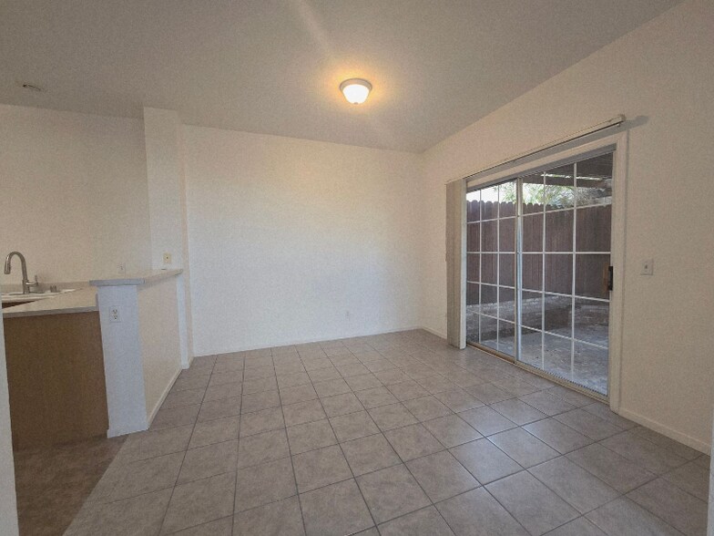Building Photo - 693 Ambling Gait Ave