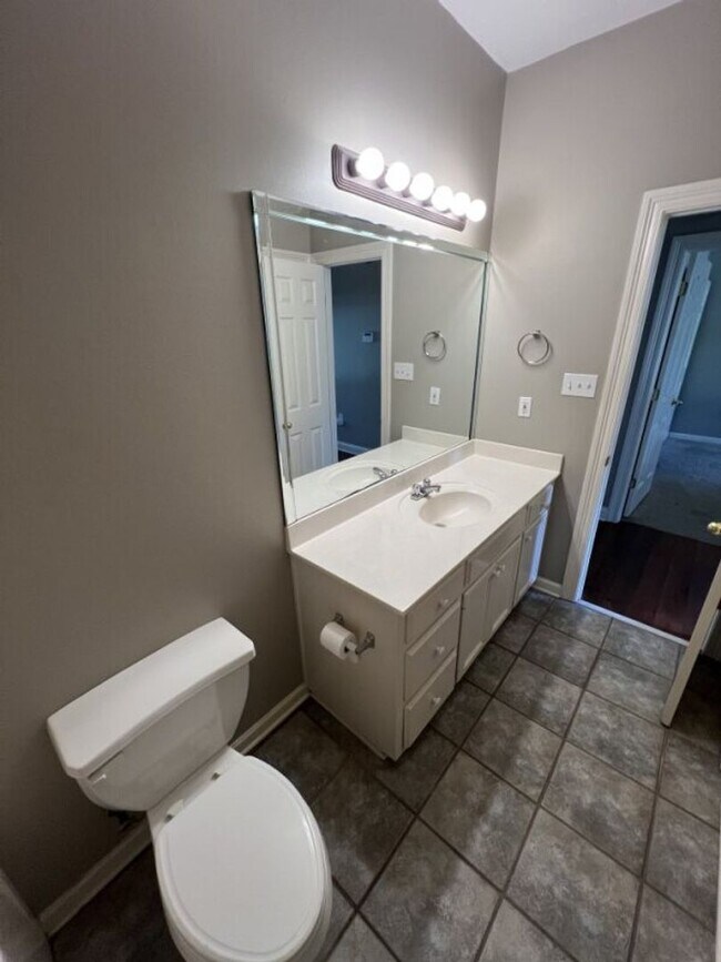 Building Photo - Location!  Location!  3 bedroom, 2 bath house in Beau Pre near LSU