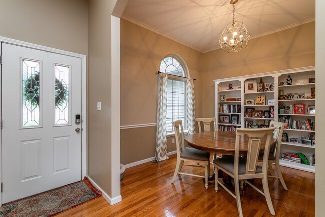 Building Photo - 613 Adens Woods Ct