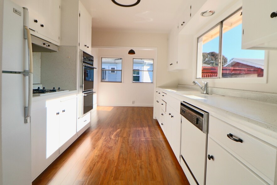Kitchen - 129 Oakes Blvd