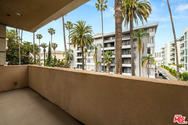 Building Photo - 120 S Palm Dr