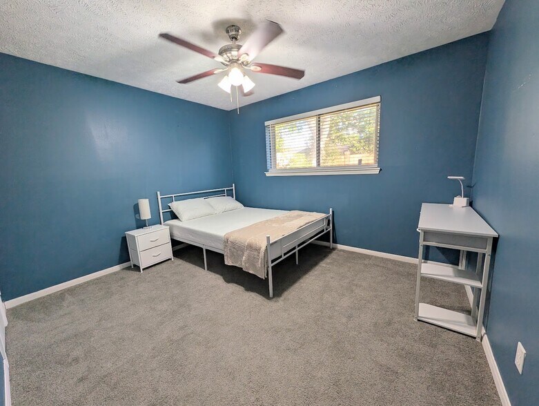 Building Photo - 9815 Sagemoss Ln