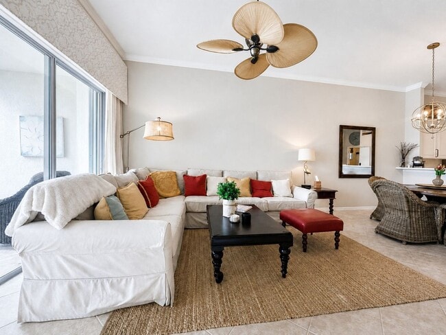Building Photo - Beautifully furnished 2-bedroom and den, 2-bath in Sterlling Oak