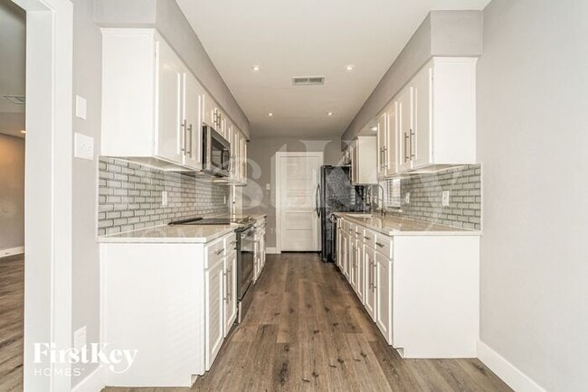Building Photo - 2626 Fallcreek Dr