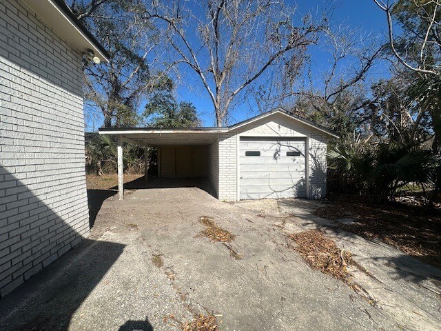 Building Photo - Updated 3BR Home with Fenced Yard & Garage