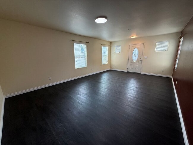 Building Photo - 4 Bedroom DuPont Home for Rent w/AC