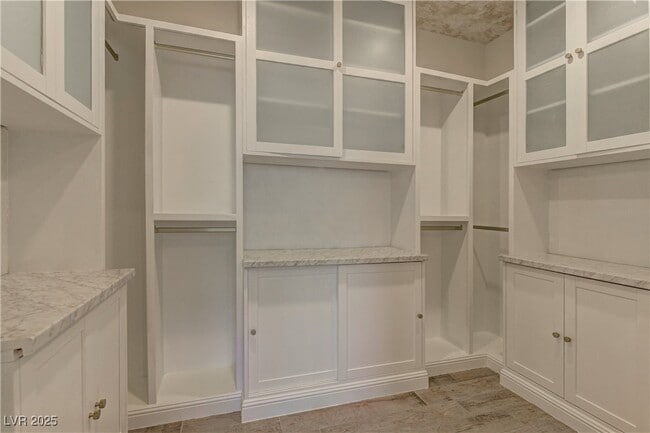 Building Photo - 6390 Montrose Park Ct