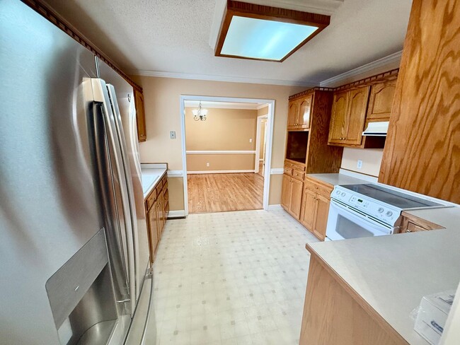 Building Photo - Three bedroom, 2 bath house in Gibsonville