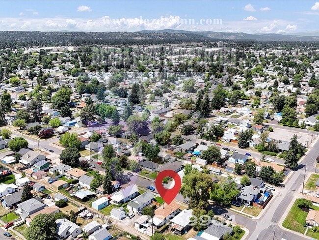 Building Photo - Northside 3Bed, 1Bath Vintage Bungalow