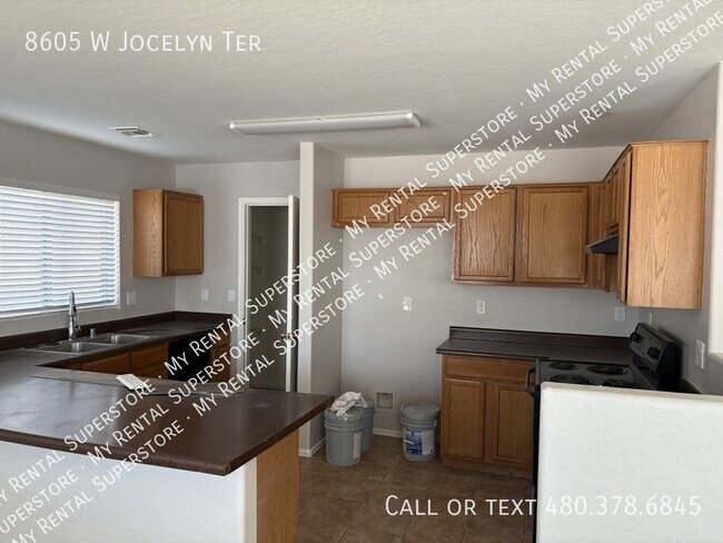 Building Photo - 8605 W Jocelyn Terrace