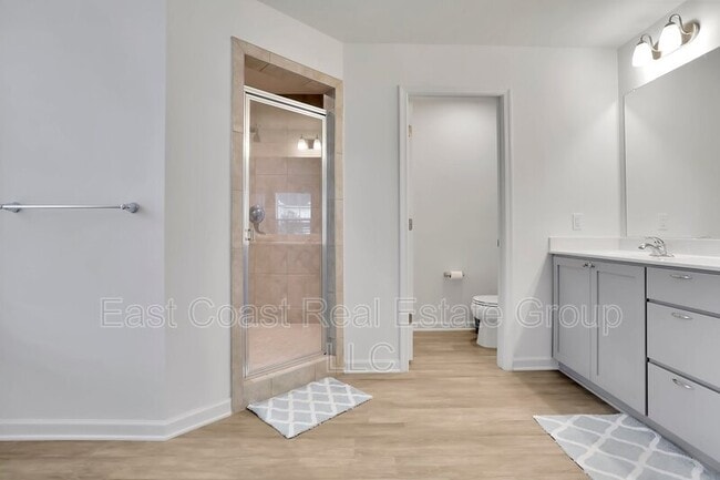 Building Photo - 204 Station Terrace W