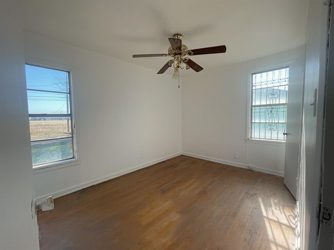 Building Photo - 703 Williams Ave