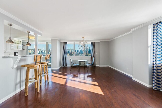 Building Photo - 6040 BLVD E