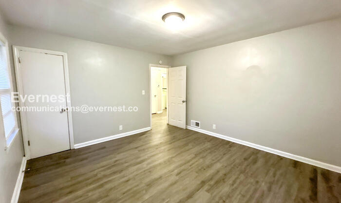 Building Photo - 1964 Laurel Ln