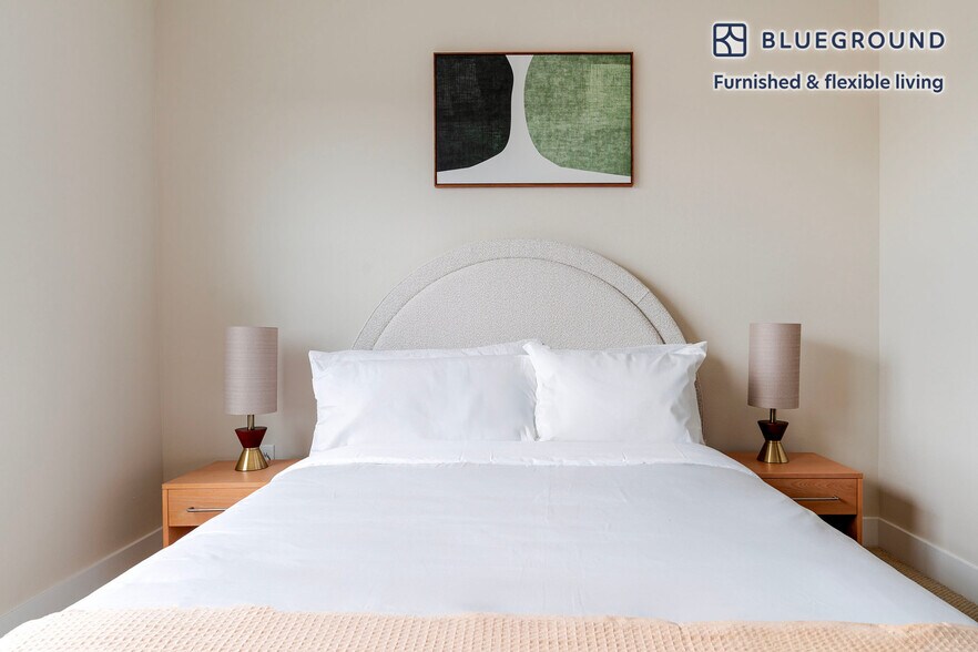 Building Photo - 1501 W Howard Ln